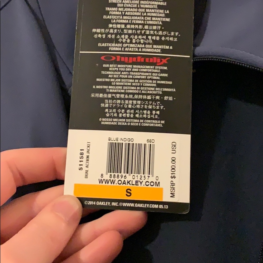 Brand New Oakley running jacket - Picture 2 of 5
